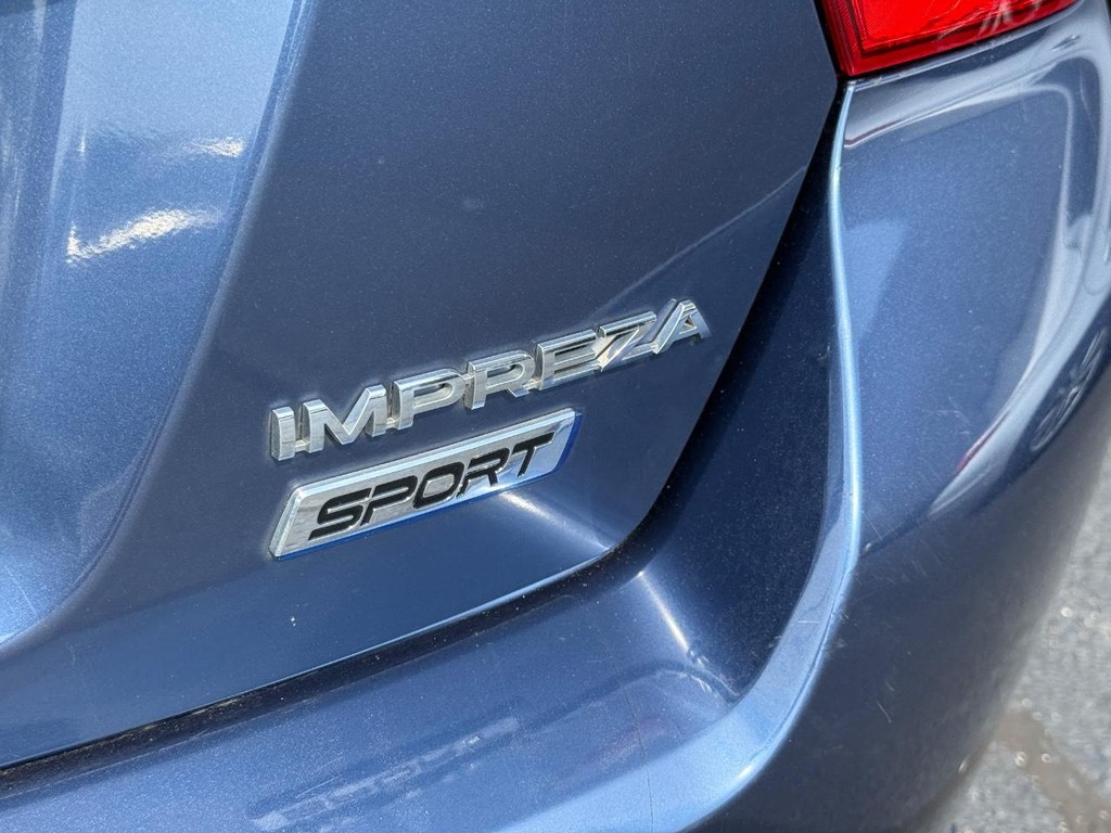 Subaru Impreza Wagon Vehicle Full-screen Gallery Image 06