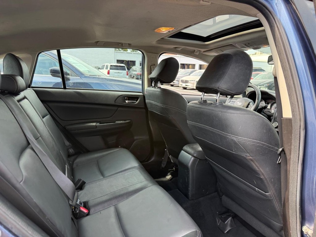 Subaru Impreza Wagon Vehicle Full-screen Gallery Image 11
