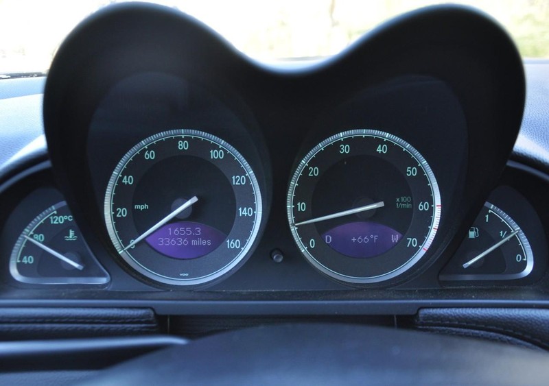 Mercedes-Benz SL-Class Vehicle Full-screen Gallery Image 12