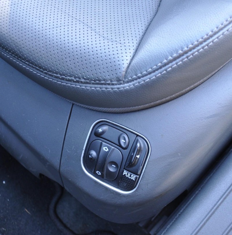 Mercedes-Benz SL-Class Vehicle Full-screen Gallery Image 15