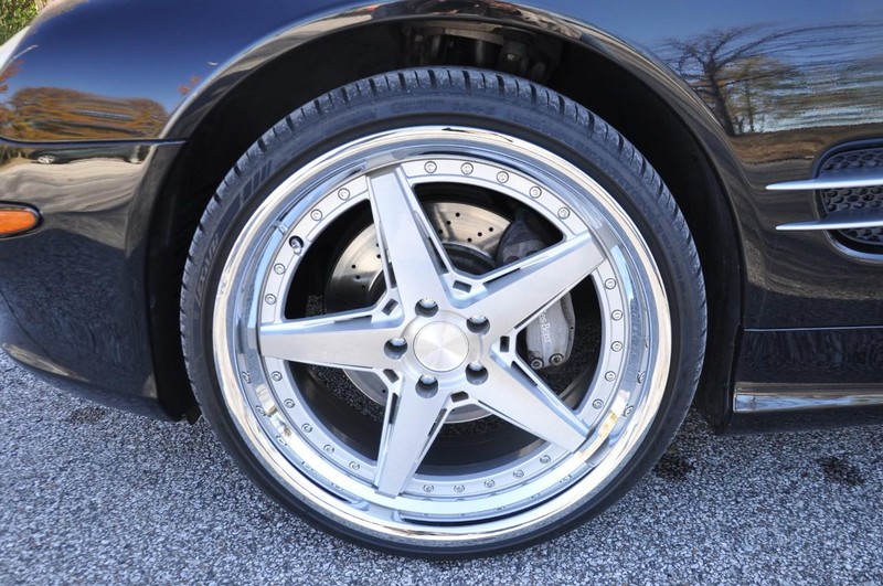 Mercedes-Benz SL-Class Vehicle Full-screen Gallery Image 26