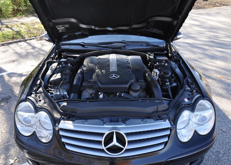 Mercedes-Benz SL-Class Vehicle Full-screen Gallery Image 30
