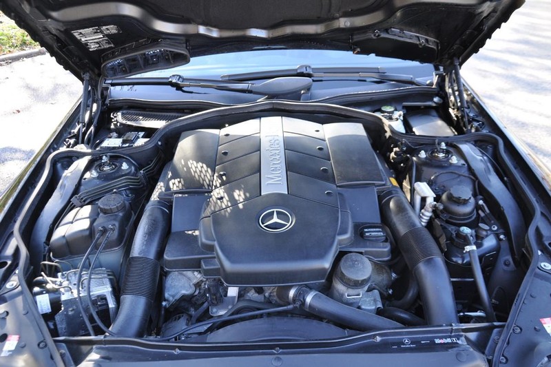 Mercedes-Benz SL-Class Vehicle Full-screen Gallery Image 31