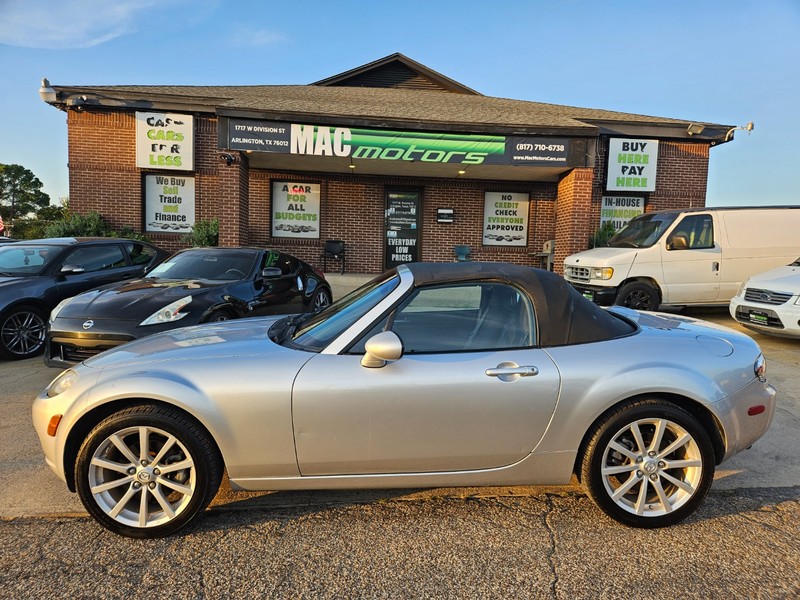 Mazda MX-5 Miata Vehicle Full-screen Gallery Image 02