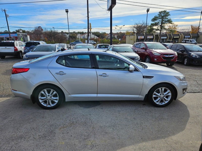 Kia Optima Vehicle Full-screen Gallery Image 03