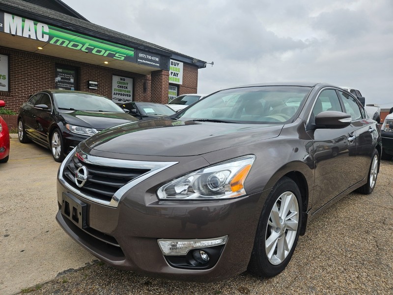 Nissan Altima Vehicle Full-screen Gallery Image 01