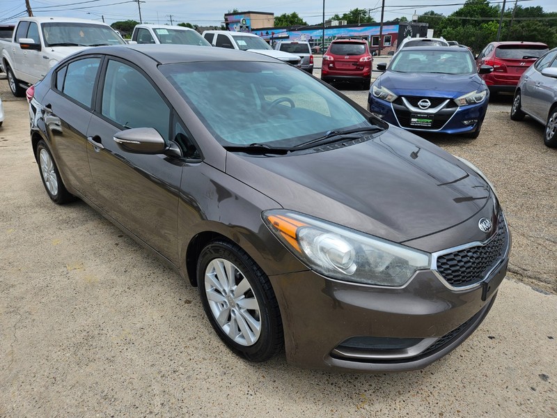 Kia Forte Vehicle Full-screen Gallery Image 02