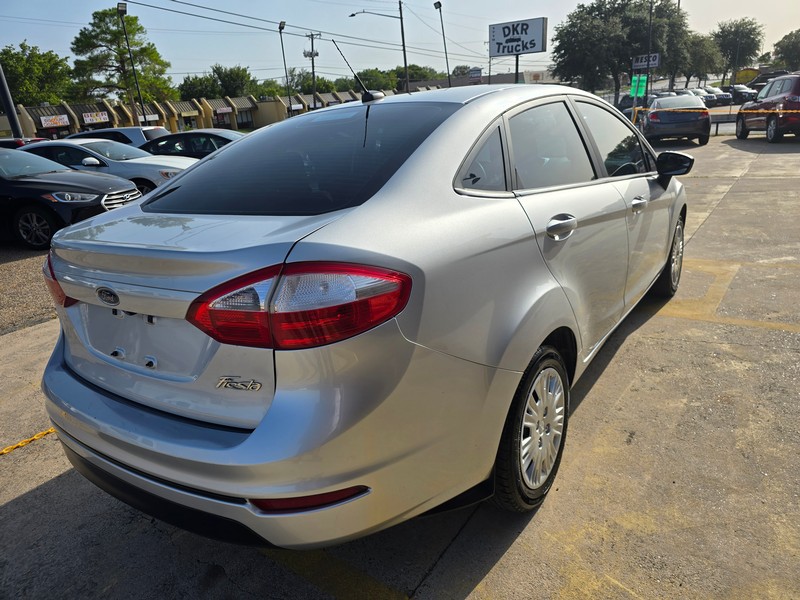 Ford Fiesta Sedan Vehicle Full-screen Gallery Image 03