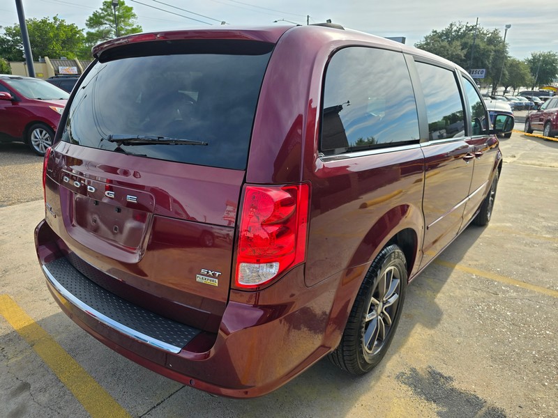 Dodge Grand Caravan Vehicle Full-screen Gallery Image 03