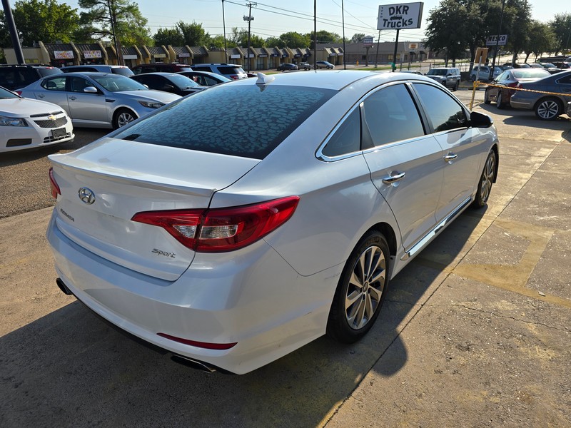 Hyundai Sonata Vehicle Full-screen Gallery Image 03