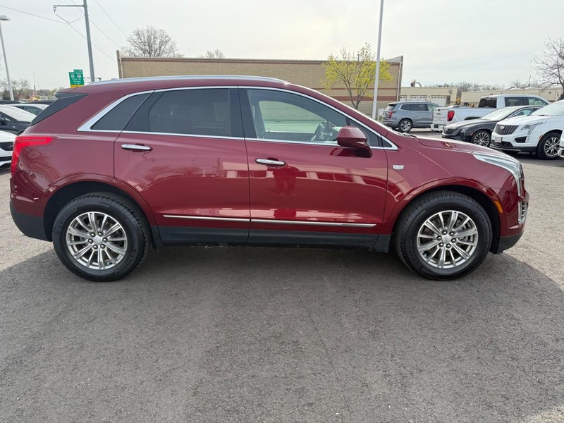 Cadillac XT5 Vehicle Image 02