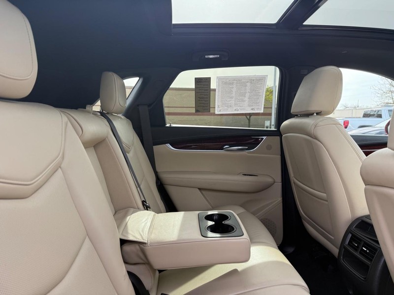 Cadillac XT5 Vehicle Image 10