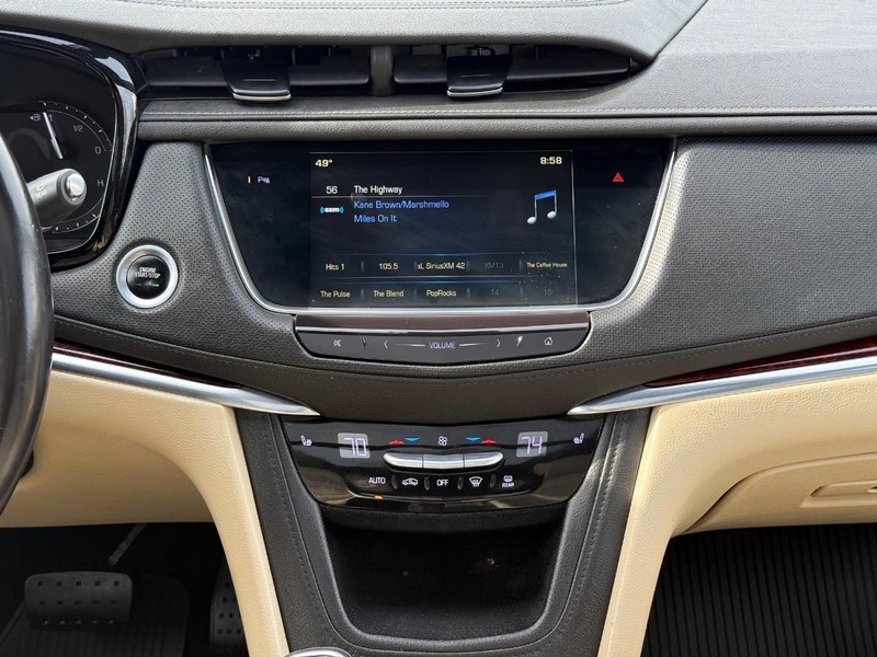 Cadillac XT5 Vehicle Image 12