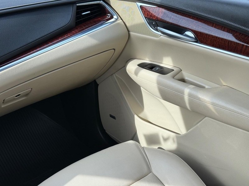 Cadillac XT5 Vehicle Image 15