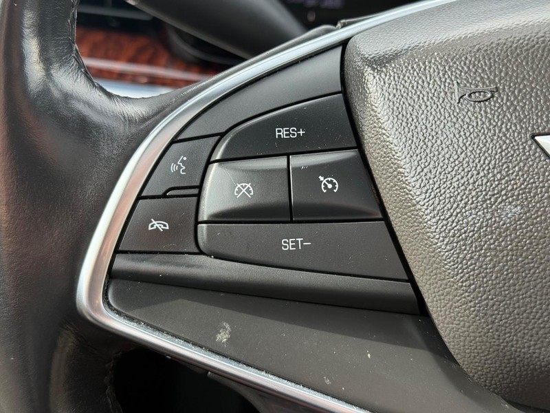 Cadillac XT5 Vehicle Image 16