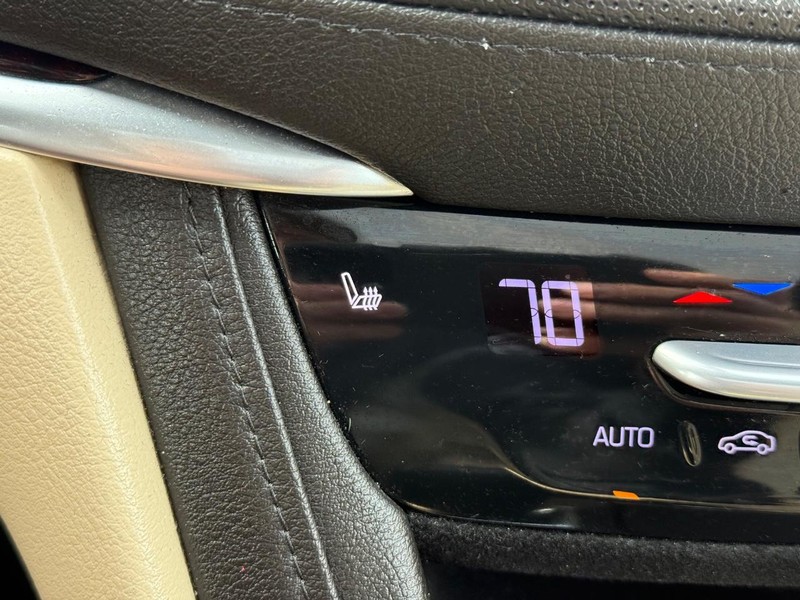 Cadillac XT5 Vehicle Image 21