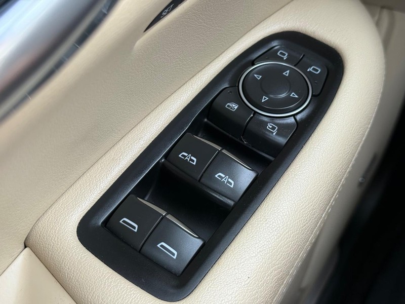 Cadillac XT5 Vehicle Image 22