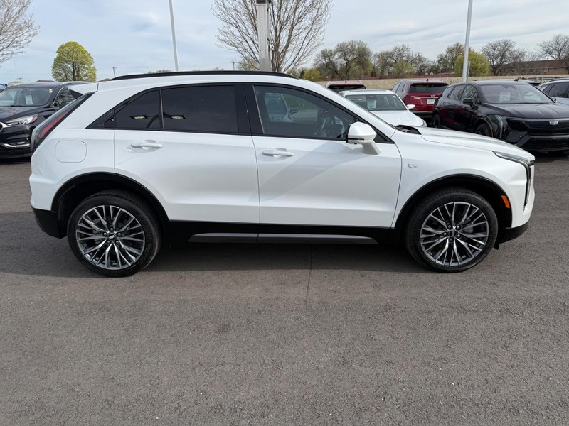 Cadillac XT4 Vehicle Image 02