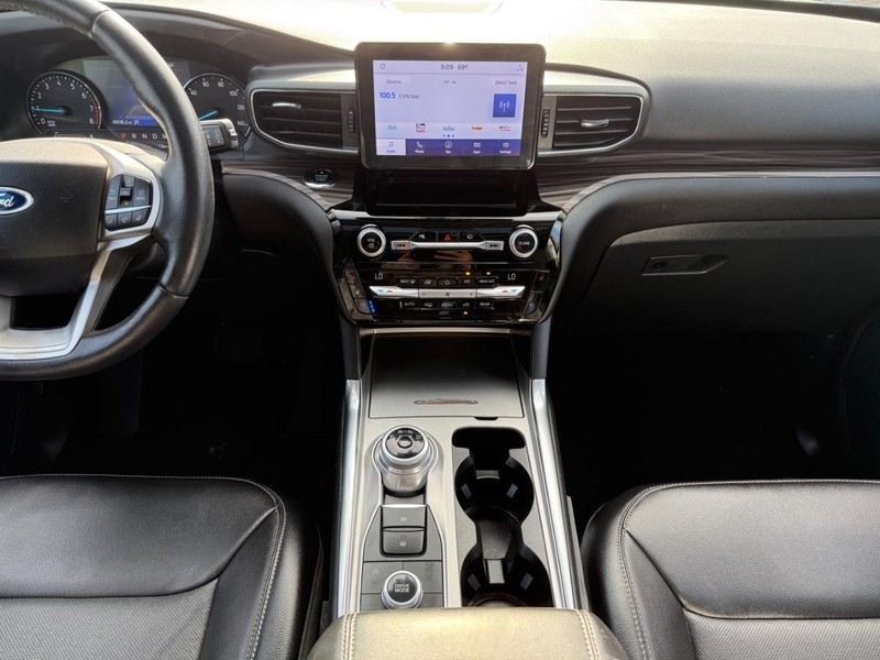 Ford Explorer Vehicle Image 10