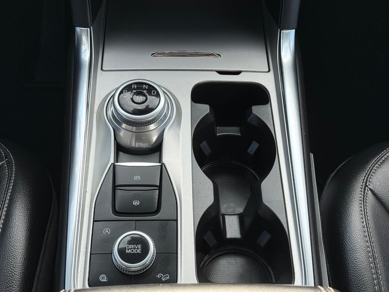 Ford Explorer Vehicle Image 12