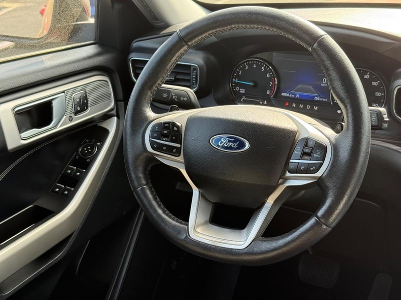 Ford Explorer Vehicle Image 13