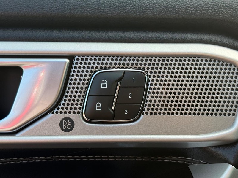 Ford Explorer Vehicle Image 15