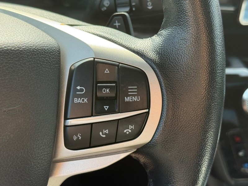 Ford Explorer Vehicle Image 17