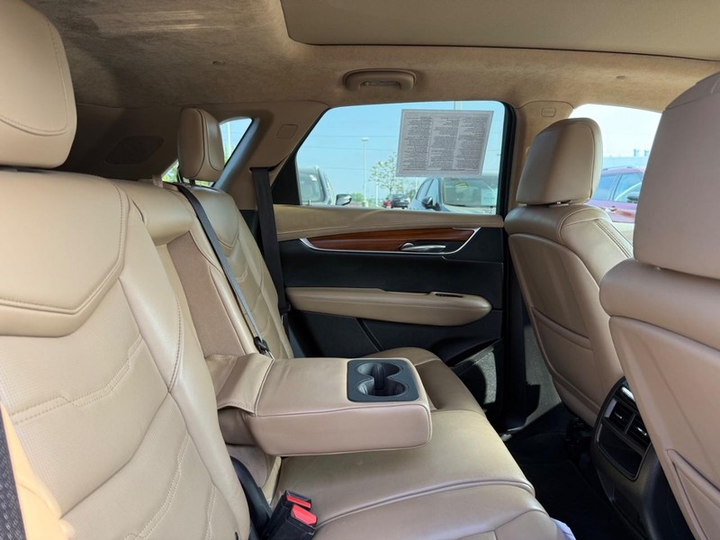 Cadillac XT5 Vehicle Image 10