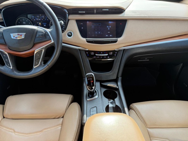 Cadillac XT5 Vehicle Image 11