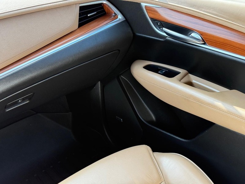 Cadillac XT5 Vehicle Image 15