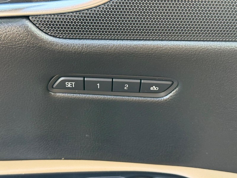 Cadillac XT5 Vehicle Image 16
