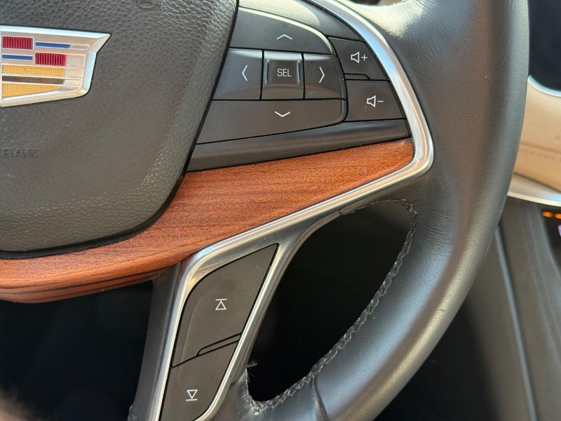 Cadillac XT5 Vehicle Image 18