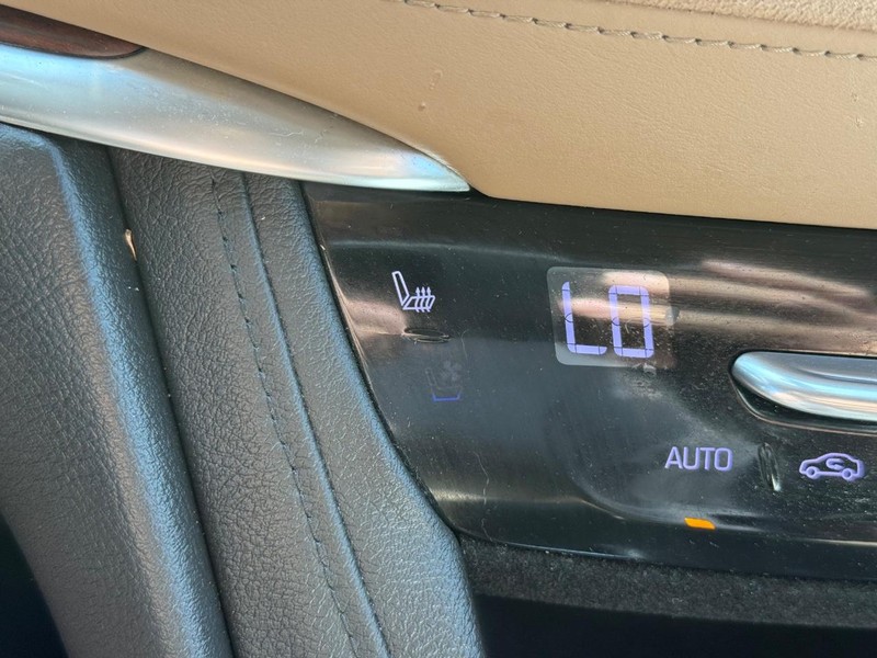 Cadillac XT5 Vehicle Image 21