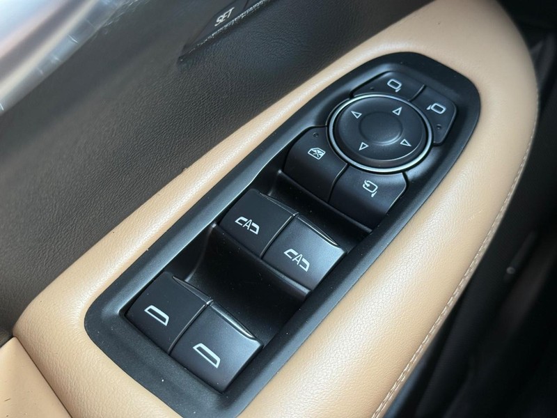 Cadillac XT5 Vehicle Image 22