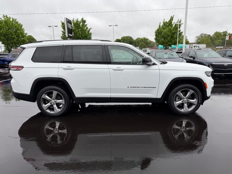 Jeep Grand Cherokee L Vehicle Image 02
