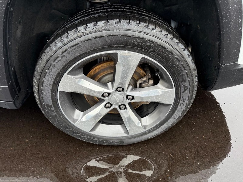 Jeep Grand Cherokee L Vehicle Image 06