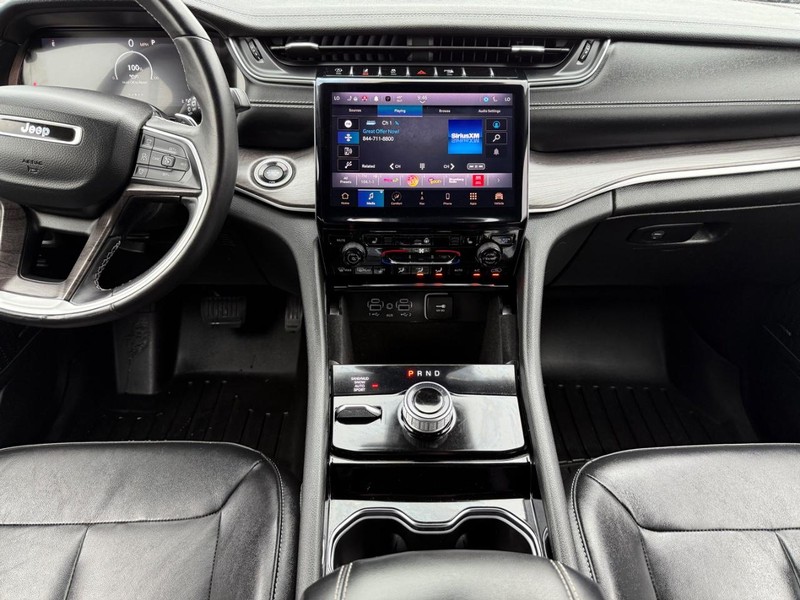 Jeep Grand Cherokee L Vehicle Image 10