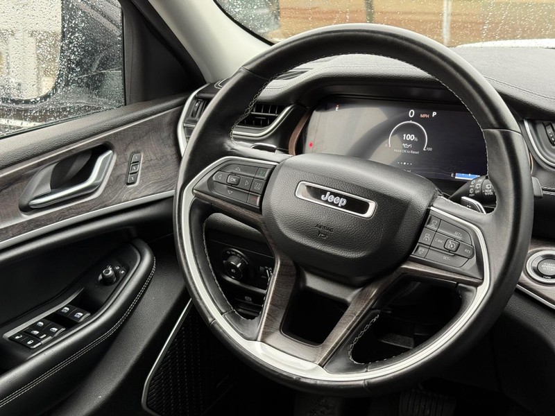 Jeep Grand Cherokee L Vehicle Image 13