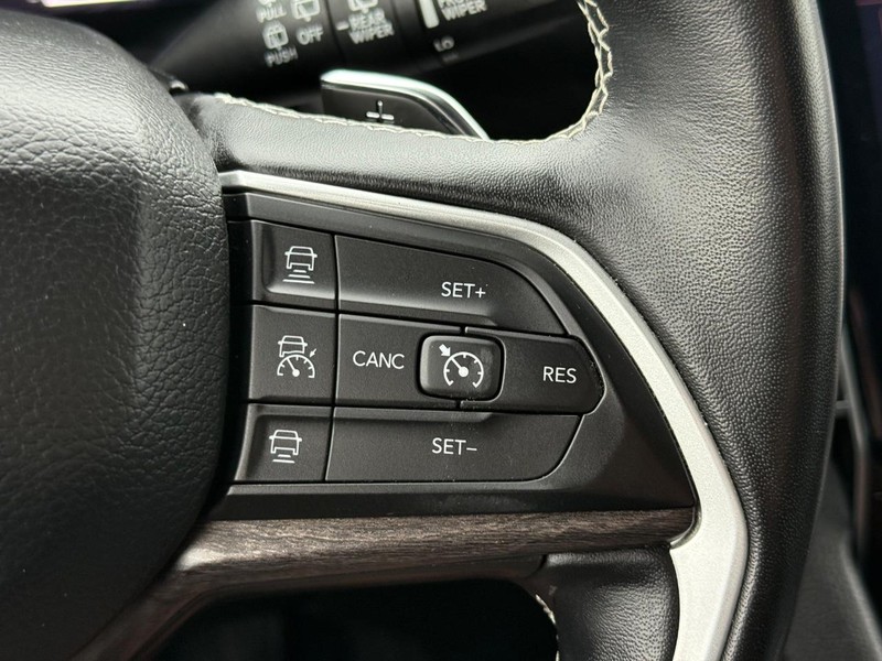 Jeep Grand Cherokee L Vehicle Image 16