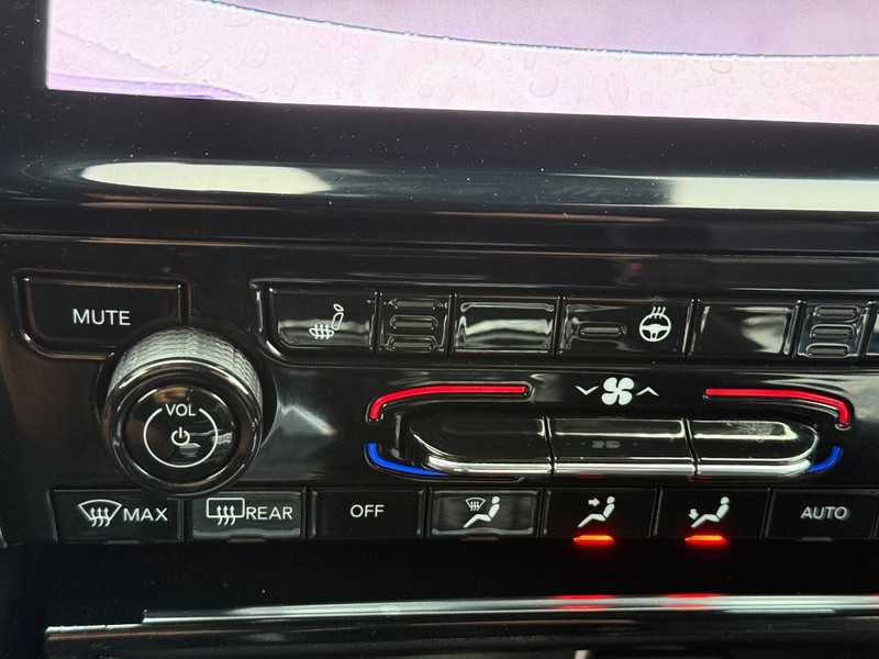 Jeep Grand Cherokee L Vehicle Image 19
