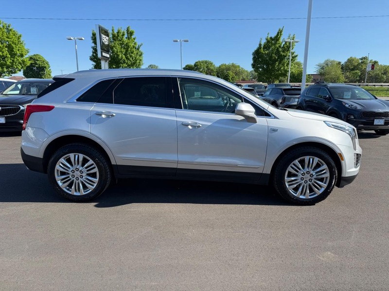 Cadillac XT5 Vehicle Image 02