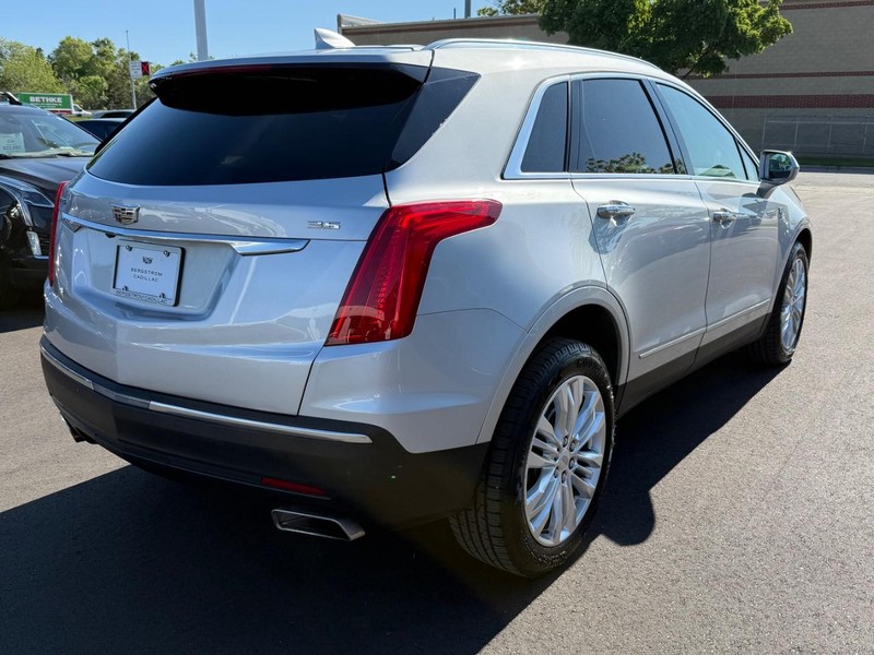 Cadillac XT5 Vehicle Image 03