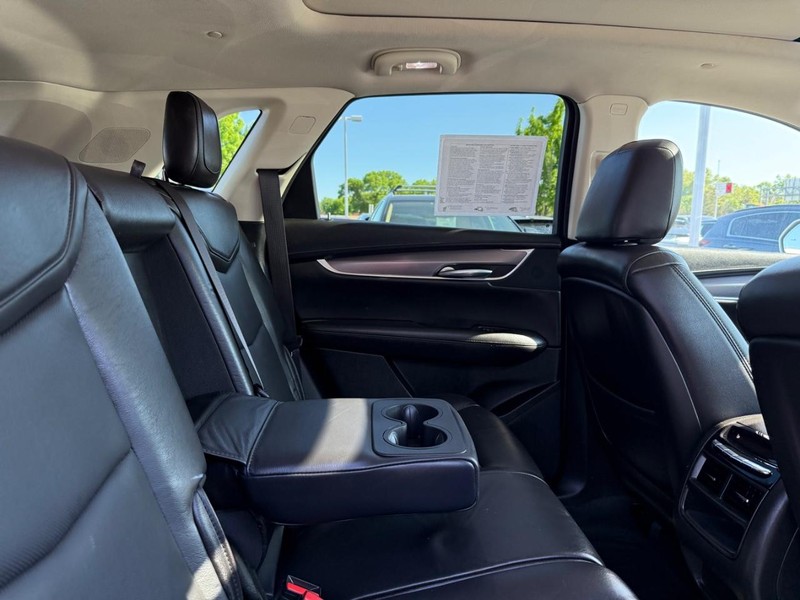 Cadillac XT5 Vehicle Image 10