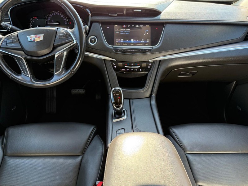 Cadillac XT5 Vehicle Image 11