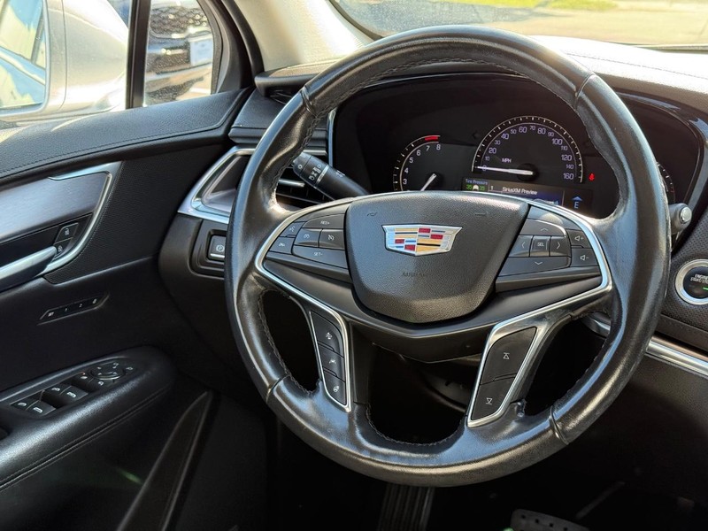 Cadillac XT5 Vehicle Image 14