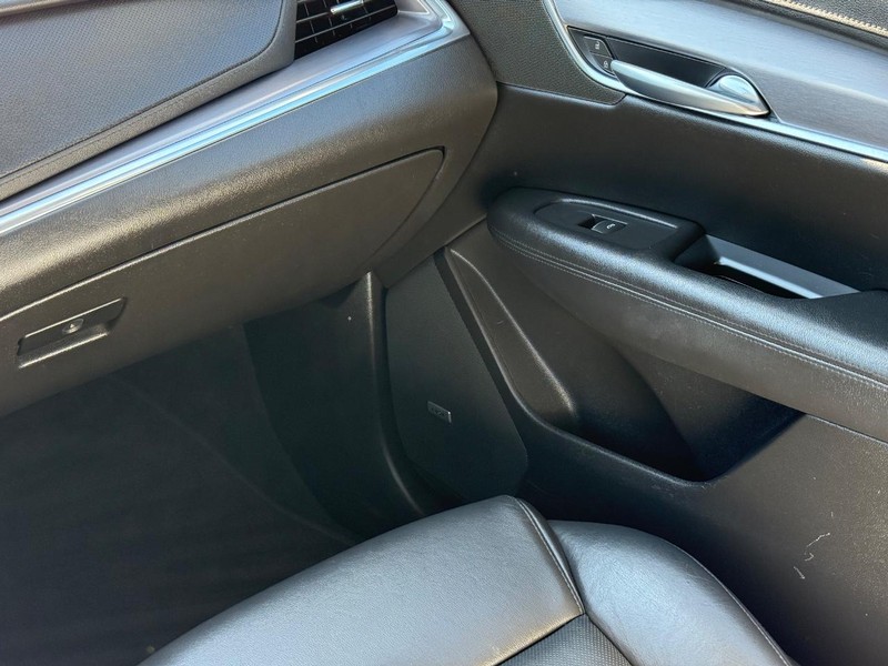 Cadillac XT5 Vehicle Image 15
