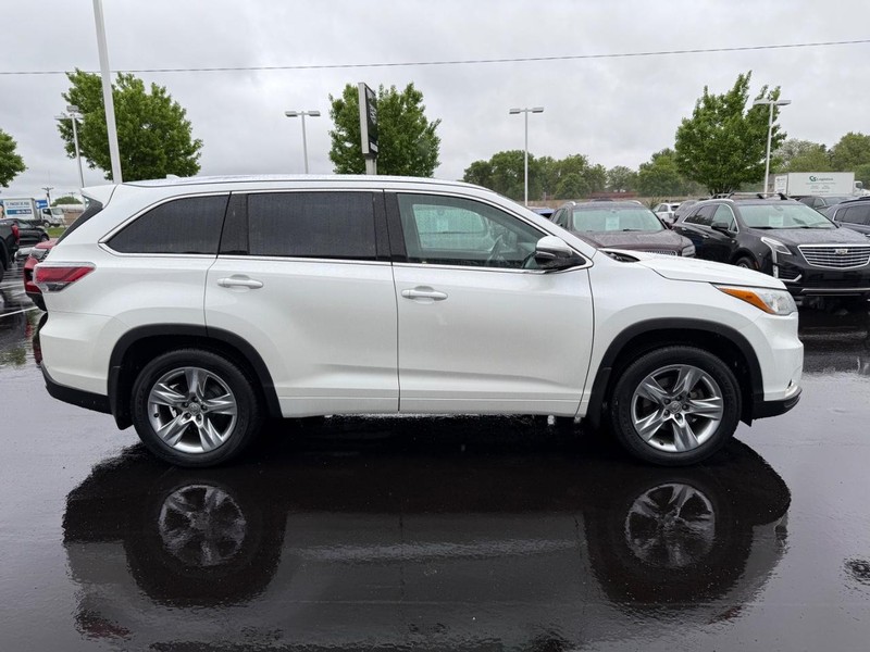 Toyota Highlander Vehicle Image 02