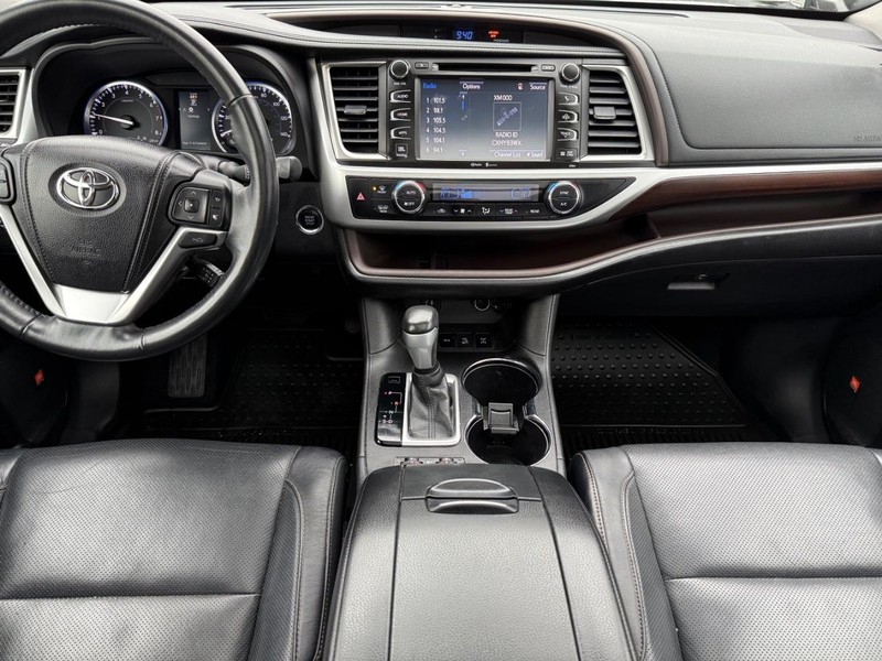 Toyota Highlander Vehicle Image 12