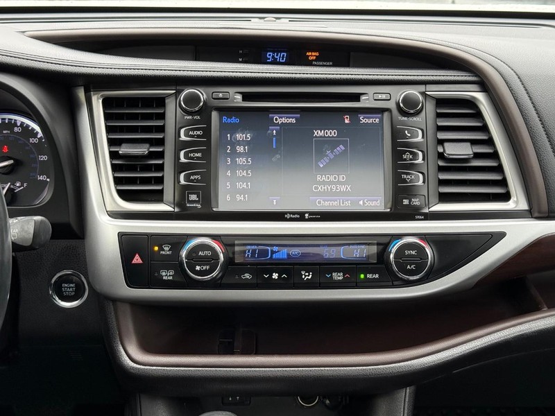 Toyota Highlander Vehicle Image 13
