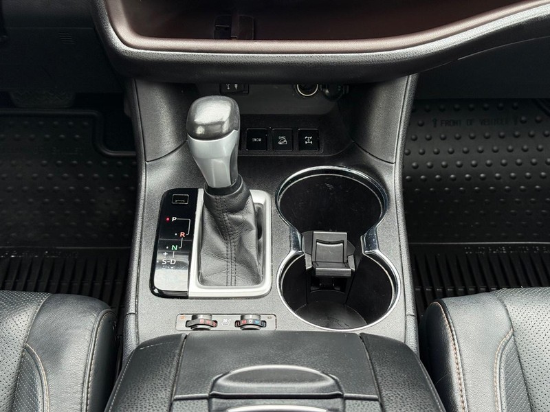 Toyota Highlander Vehicle Image 14